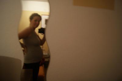 Bild zu Auch mal babybauch zeigen!! ziemlich groß! aber keine Zwillinge!;) - Forum für April - Mamis