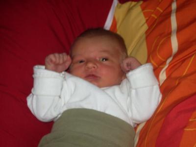 Bild zu Gucke mir gerade Babyfotos vom meinem großen an.. und bin ..!!! - Forum für April - Mamis
