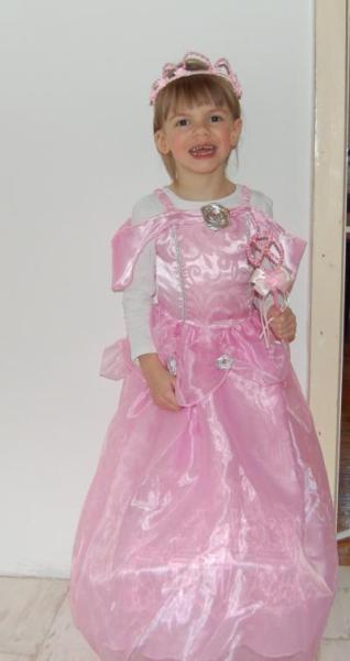 Bild zu Wollte Euch mal meine Große "Prinzessin" zeigen ;-) - Forum für April - Mamis