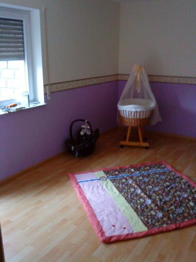 Bild zu Ein Teil von Emilias Zimmer:) - Forum für April - Mamis