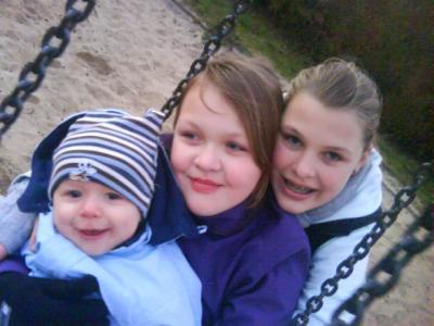 Bild zu Waren gestern auf dem Spielplatz - Forum für April - Mamis