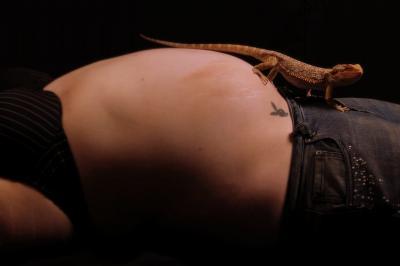 Bild zu mal ein etwas anderes baby bauch foto :D wie findet ihrs - Forum für April - Mamis