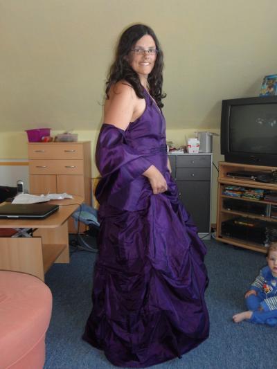 Bild zu Findet ihr das Kleid für ne Hochzeit zu Overdresst? - Forum für April - Mamis