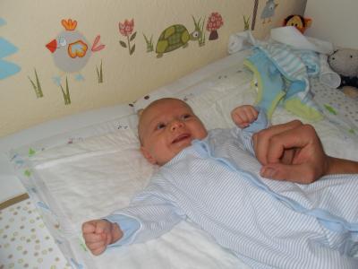 Bild zu unsere Grinsebacke :-) - Forum für April - Mamis