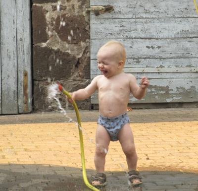 Bild zu Wasserspaß :oD - Forum für April - Mamis
