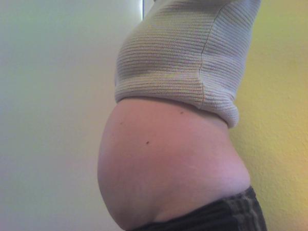 Bild zu so...hier mal meine wampe :-) - Forum für Mai - Mamis