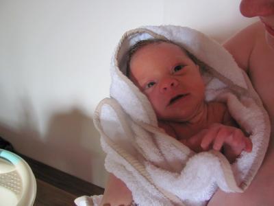 Bild zu nach dem baden :) - Forum für Mai - Mamis
