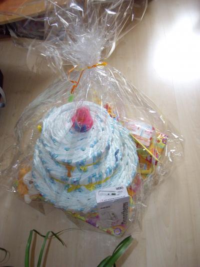 Bild zu Ich knack die Windeltorte .... - Forum für Mai - Mamis