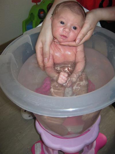 Bild zu erstemal baden - Forum für Juni - Mamis