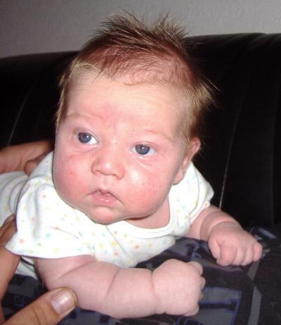 Bild zu Köpfchen heben... - Forum für Juni - Mamis