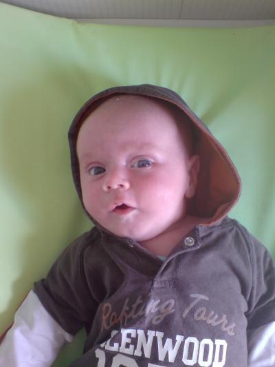 Bild zu Hier auch endlich mal ein Foto von Max... - Forum für Juni - Mamis