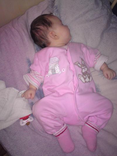 Bild zu mal neue fotos von unseren engel amelie - Forum für Juni - Mamis