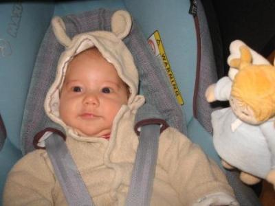 Bild zu hab mal wieder 2 Fotos von Milan - er ist ja so groß geworden... - Forum für Juni - Mamis