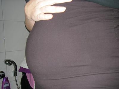 Bild zu Neue Fotos - Wampe Beginn 10te woche.......oh mann - Forum für Juni - Mamis