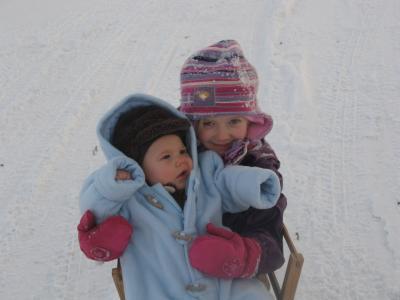 Bild zu Die erste Schlittenfahrt.... :-)) - Forum für Juni - Mamis