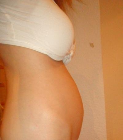 Bild zu Mein Bäuchlein und mein Krümmel =) - Forum für Juni - Mamis