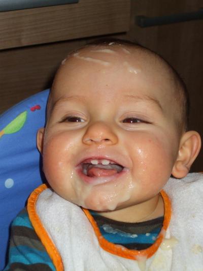 Bild zu Jannik beim Essen... - Forum für Juni - Mamis