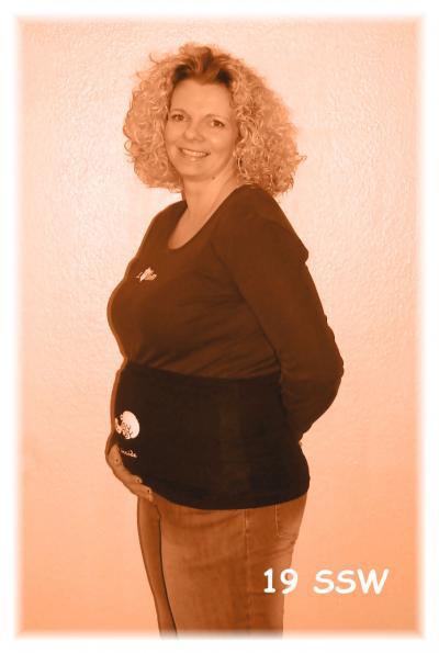 Bild zu Bauchmaus-Bauchbilder 19.Woche...Hälfte geschafft... - Forum für Juni - Mamis