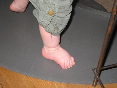 Bild zu Hab mal ne Frage zur Fußstellung im Stehen.... - Forum für Juni - Mamis