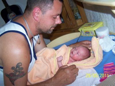 Bild zu ein neues Bild mit dem stolzen Papa :-) - Forum für Juni - Mamis