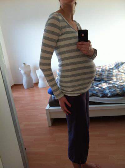 Bild zu Eine Stunde Schwangerschaftsgymnastik und ich bin platt!! ;) + Bauchbild 24+6 - Forum für Juni - Mamis