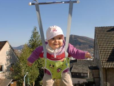 Bild zu noch jemand da der nicht sitzt und nicht krabbelt oder robbt ???? - Forum für Juni - Mamis