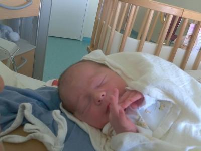 Bild zu Auch geschafft, sehe happy und auch schon wieder zu Hause :-) - Forum für Juli - Mamis