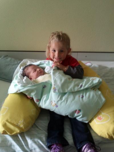 Bild zu Darf ich vorstellen: Stella Anna Marie und ihre große Schwester Merle♥ - Forum für Juli - Mamis
