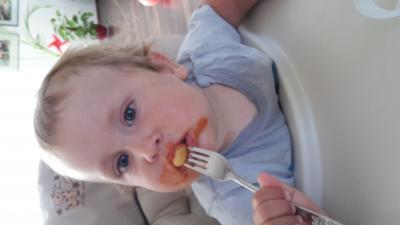 Bild zu So sieht das alleine essen aus! - Forum für Juli - Mamis