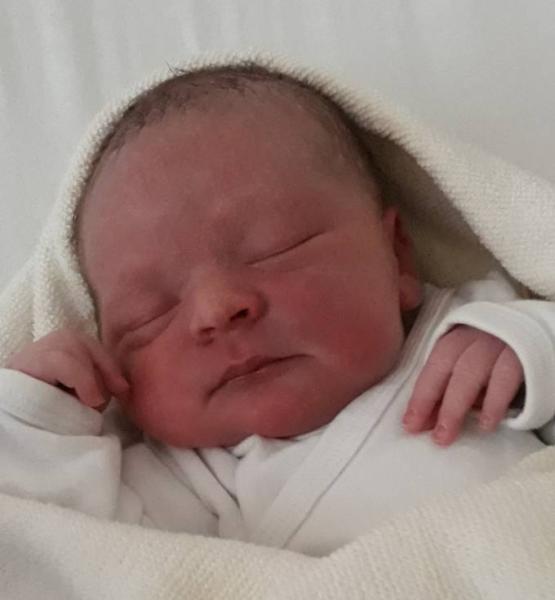 Bild zu Geschafft - wir kuscheln 😍 - Forum für Juli - Mamis