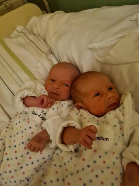 Bild zu Hier möchten zwei hallo sagen... - Forum für Juli - Mamis