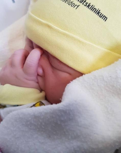 Bild zu Und plötzlich ergibt alles einen Sinn - Wir kuscheln - Forum für Juli - Mamis