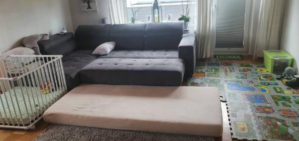 Bild zu Auf sofa klettern - Forum für Juli - Mamis