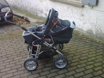 Bild zu Braucht noch jemand einen Kinderwagen ?????? - Forum für August - Mamis