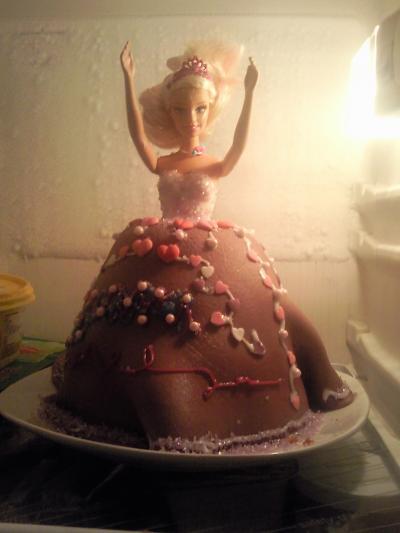 Bild zu Schaut mal, die Barbietorte :-))) - Forum für August - Mamis