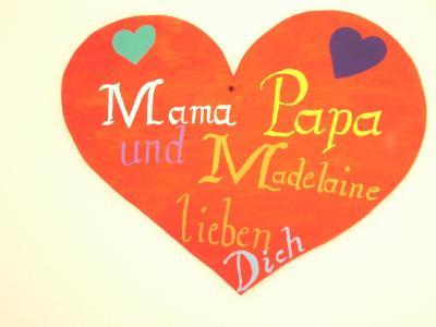 Bild zu Hier meine selbstgebastelte Deko aus Laubsägearbeiten - Forum für August - Mamis