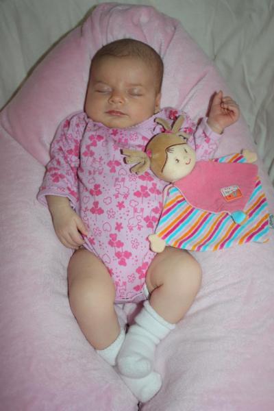 Bild zu Hier mal ein neues Foto von Mila - Forum für August - Mamis