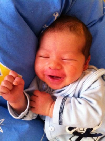 Bild zu Unser Paul, wenn er im Schlaf lacht.... - Forum für August - Mamis