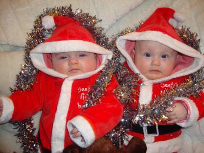 Bild zu Meine 2 Weihnachtsmädels;) - Forum für August - Mamis