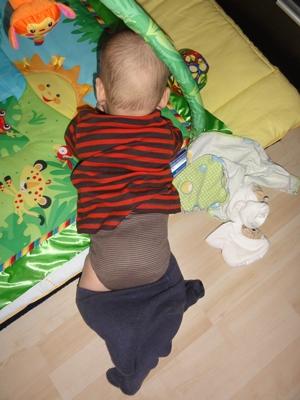 Bild zu Von wegen ne Strumpfhose hält besser bei Baby... - Forum für August - Mamis