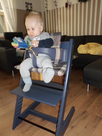 Bild zu Das versprochene Bild .....Liam in seinem neuen Tripp Trapp Hochstuhl - Forum für August - Mamis