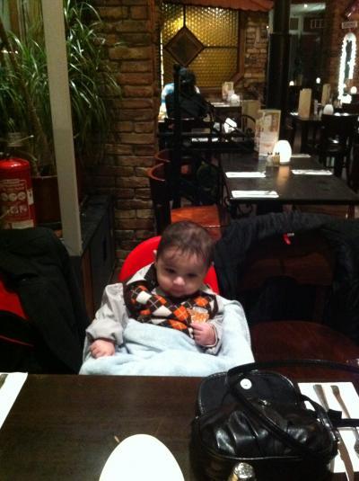 Bild zu Schaut mal, Fettie im Restaurant:) - Forum für August - Mamis