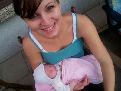 Bild zu Mal ein altes bild von Laura und mir da war sie noch sooo winzig.. - Forum für August - Mamis