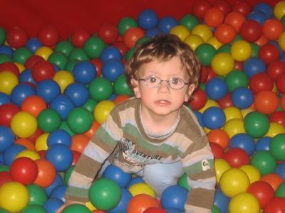 Bild zu Vin war voll in seinem Element im Indoorspielplatz - Forum für August - Mamis