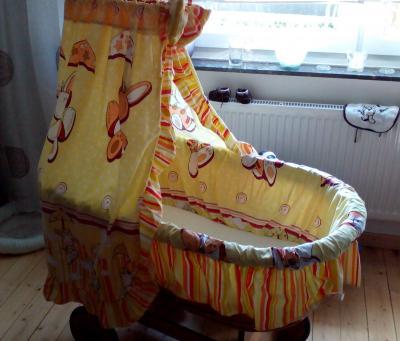 Bild zu Stubenwagen/Bollerwagen/Kinderbett XXL zu verkaufen! - Forum für August - Mamis