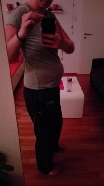 Bild zu Blähbauch bild habt ihr das auch so stark - Forum für August - Mamis