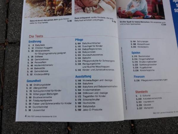 Bild zu Ökotest Jahrbuch Kinder und Familie 2018 - Forum für August - Mamis