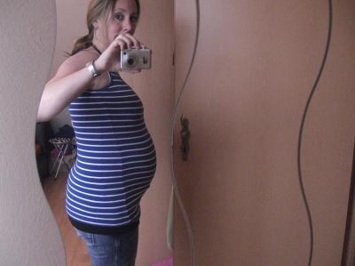 Bild zu Und jetzt auch nochmal zwei Bauchbildchen von Mir! 25SSW! - Forum für September - Mamis