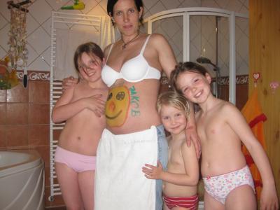 Bild zu Ein paar Fotos von meiner Bande + 3D vom Zwerg :-)))) - Forum für September - Mamis