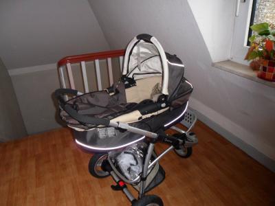 Bild zu Jem INTRESSE an einer NAGELNEUEN QUINNY Babyschale ? - Forum für September - Mamis